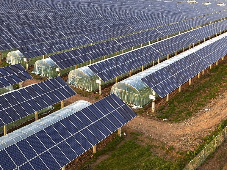 USING THE SOLAR ENERGY IN GREENHOUSES AND SPRINKLERS